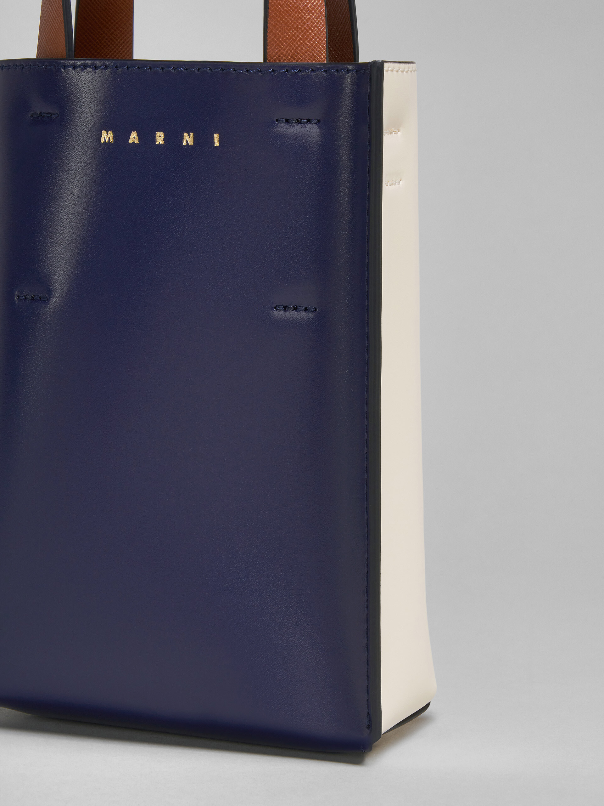 Sac nano MUSEO en cuir bleu et blanc - Sacs cabas - Image 5