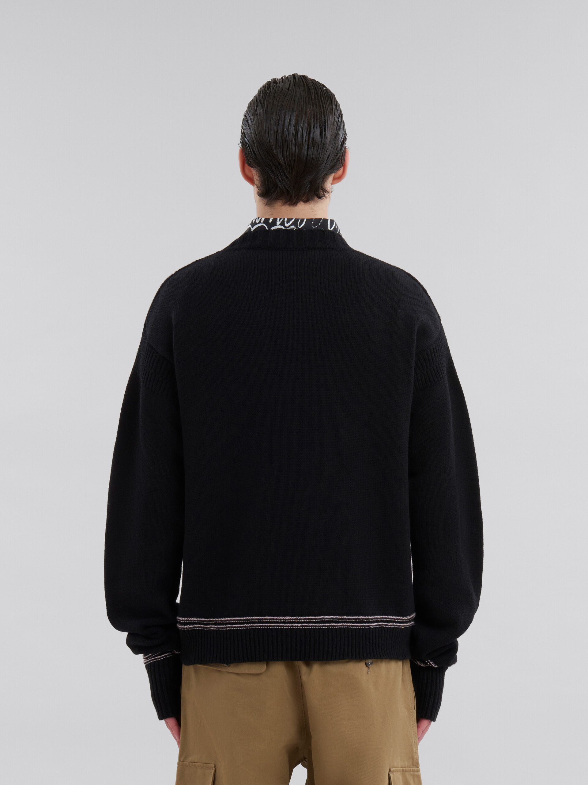 Pull en laine noire avec grand « Marni » en intarsia - pulls - Image 3