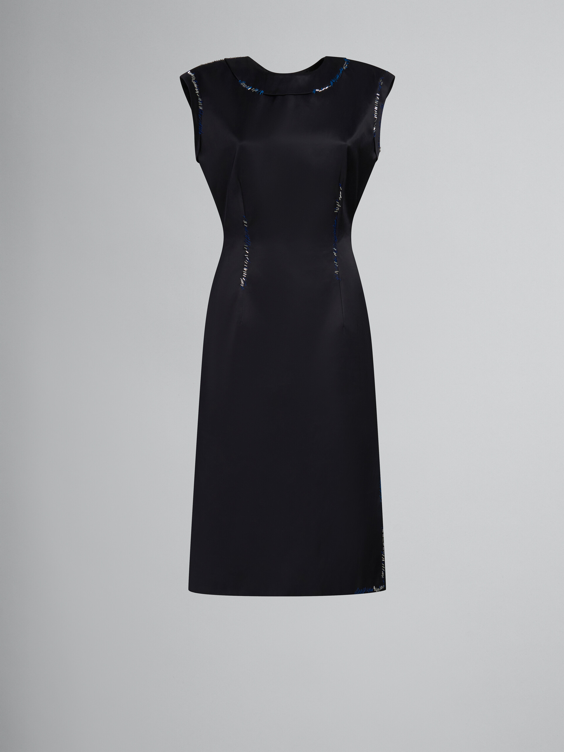 Vestido negro ajustado de satén duquesa con cuentas efecto remiendo - Vestidos - Image 1