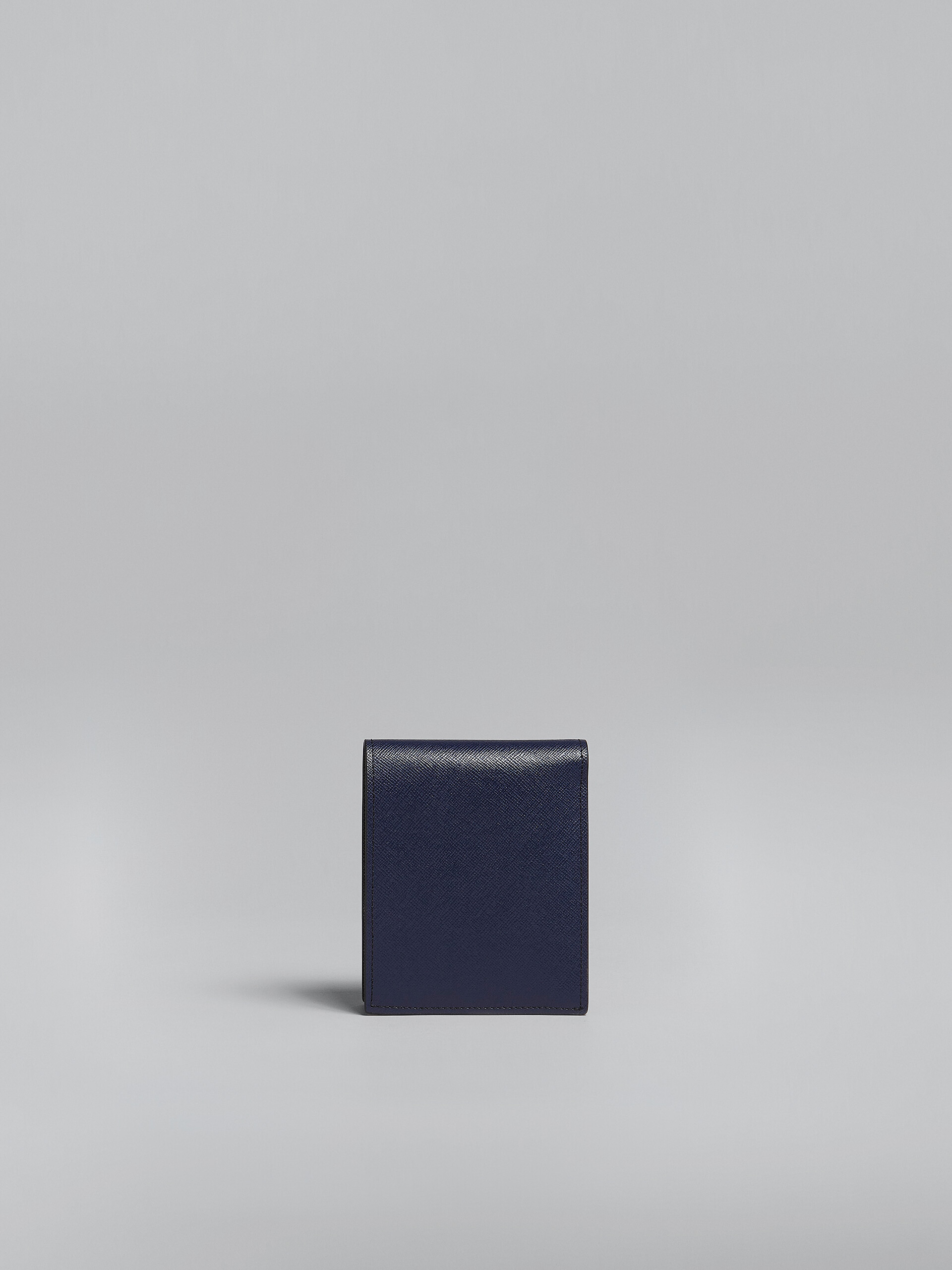 Portafoglio bi-fold in pelle Saffiano blu e nera - Portafogli - Image 3