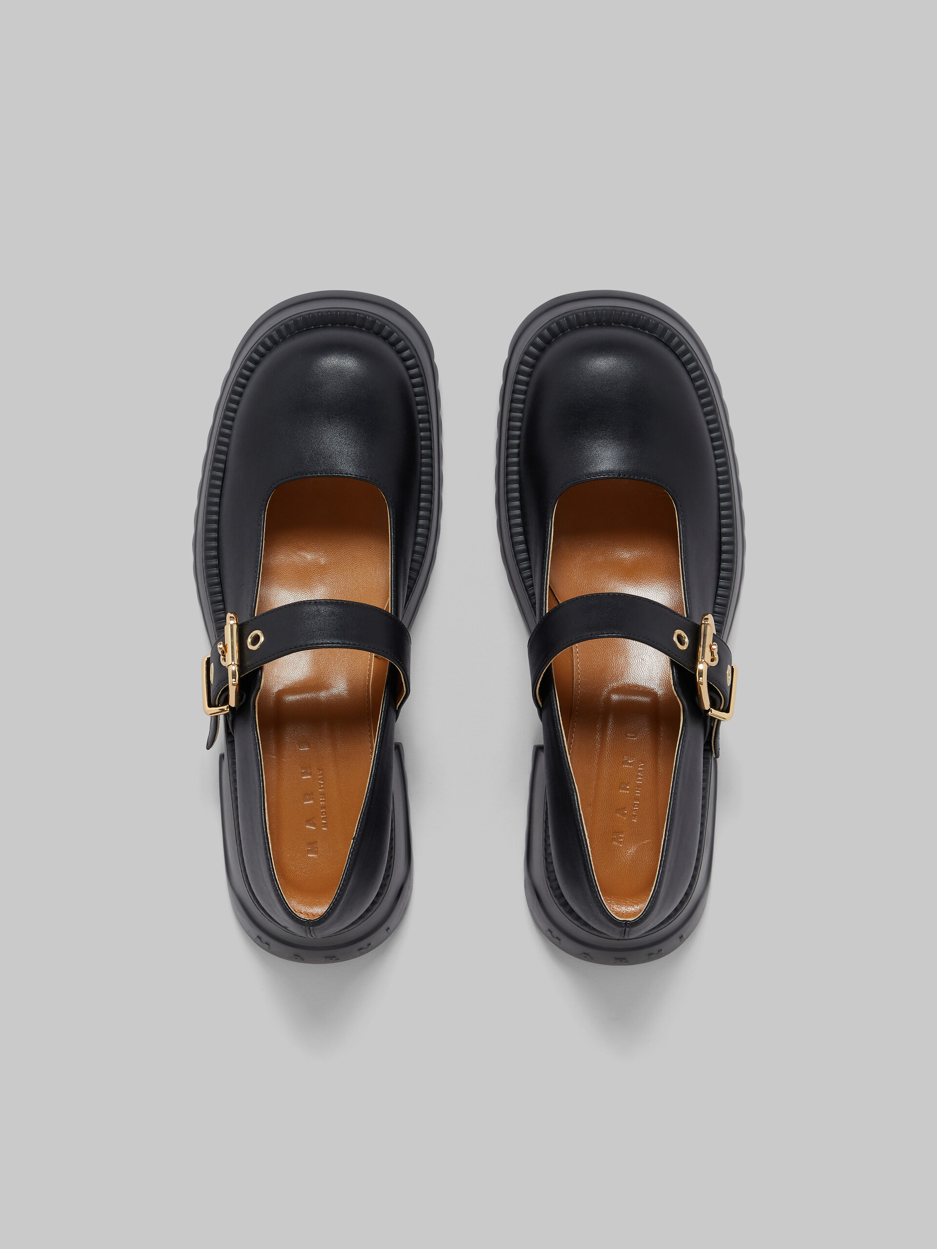 Zapatos estilo Mary Jane de piel negra con suela de plataforma - Sneakers - Image 4