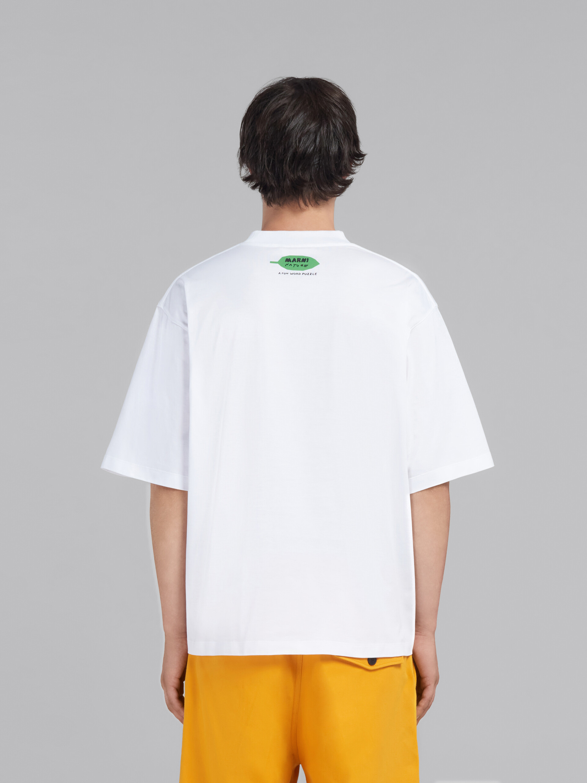 Camiseta blanca de algodón ecológico con estampado de flores Wordsearch - Camisetas - Image 3
