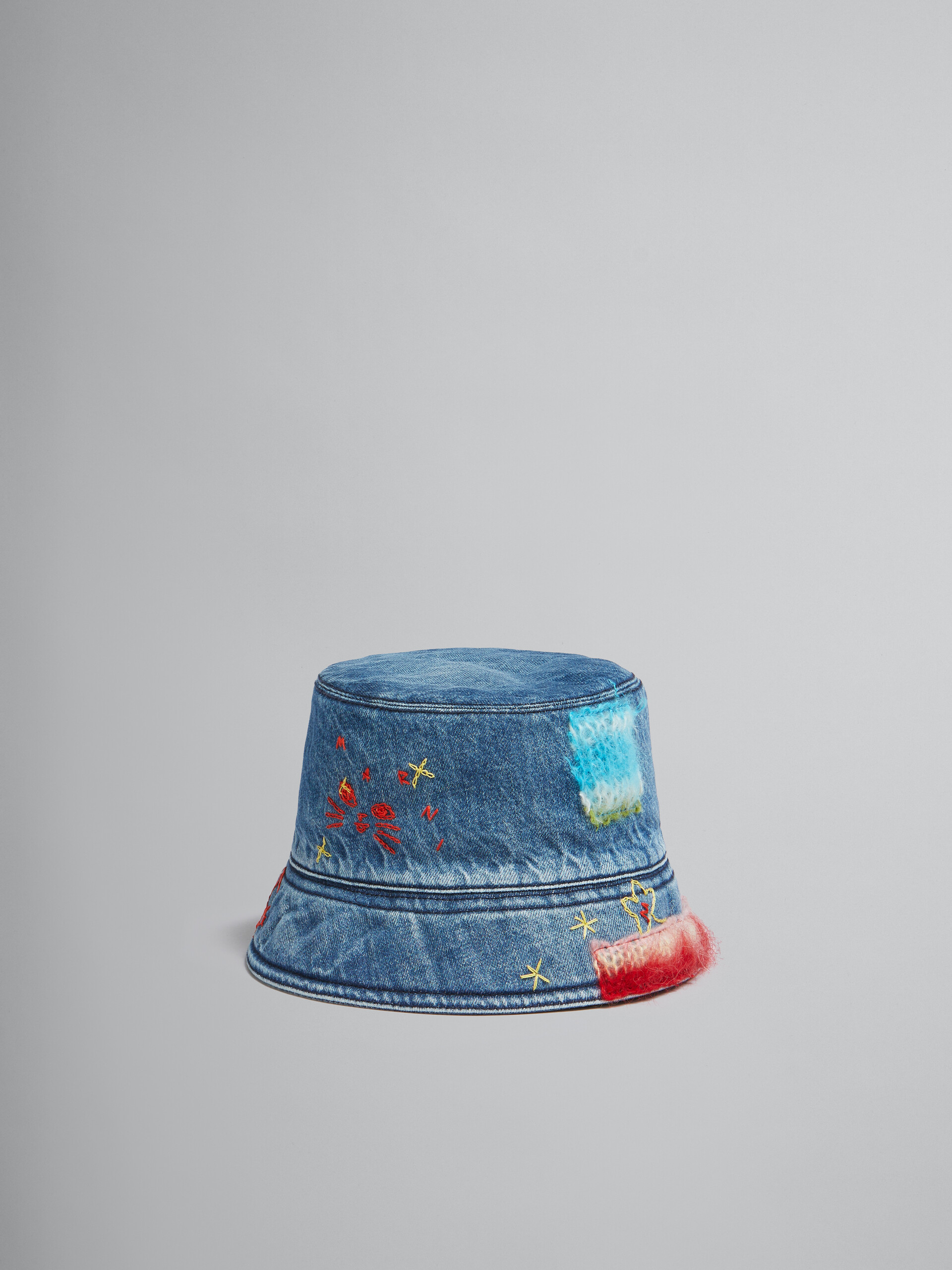 Cappello bucket in denim blu con applicazioni in mohair - Cappelli - Image 1