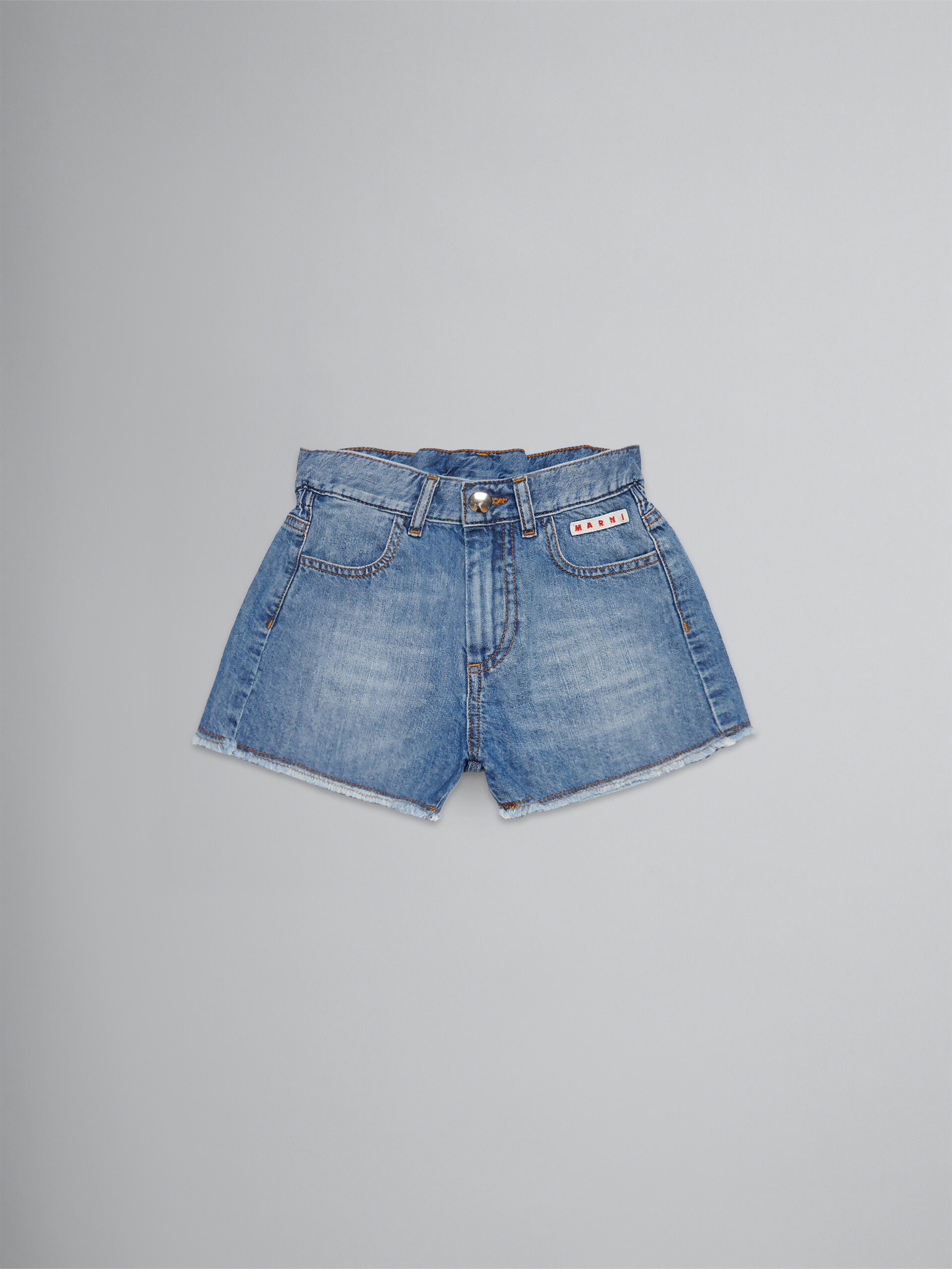 Denim-Shorts mit unverarbeiteten Rändern - Hosen - Image 1