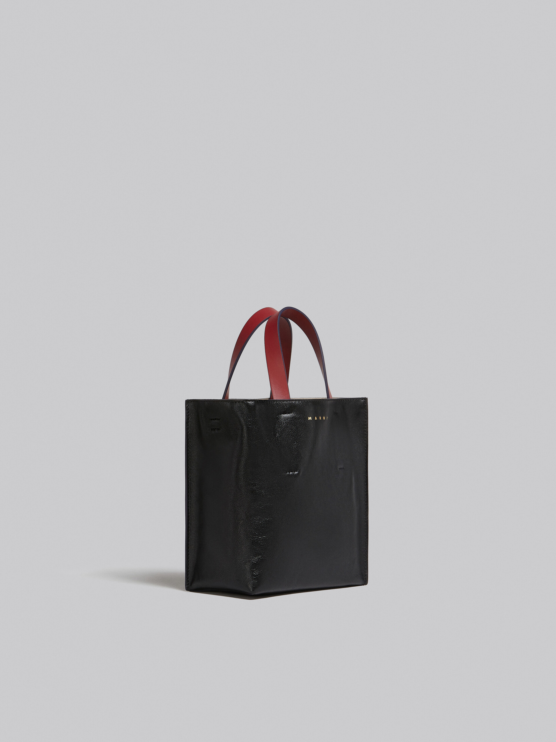 Mini-sac Museo Soft en cuir gris, noir et rouge - Sacs cabas - Image 6