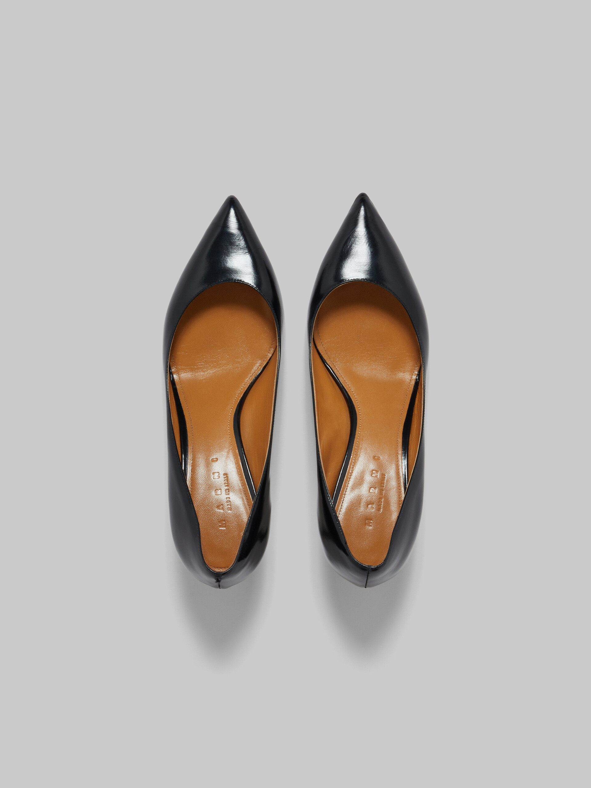 Zapato de salón Rhythm de piel estilo palmellato negra - Salones - Image 4