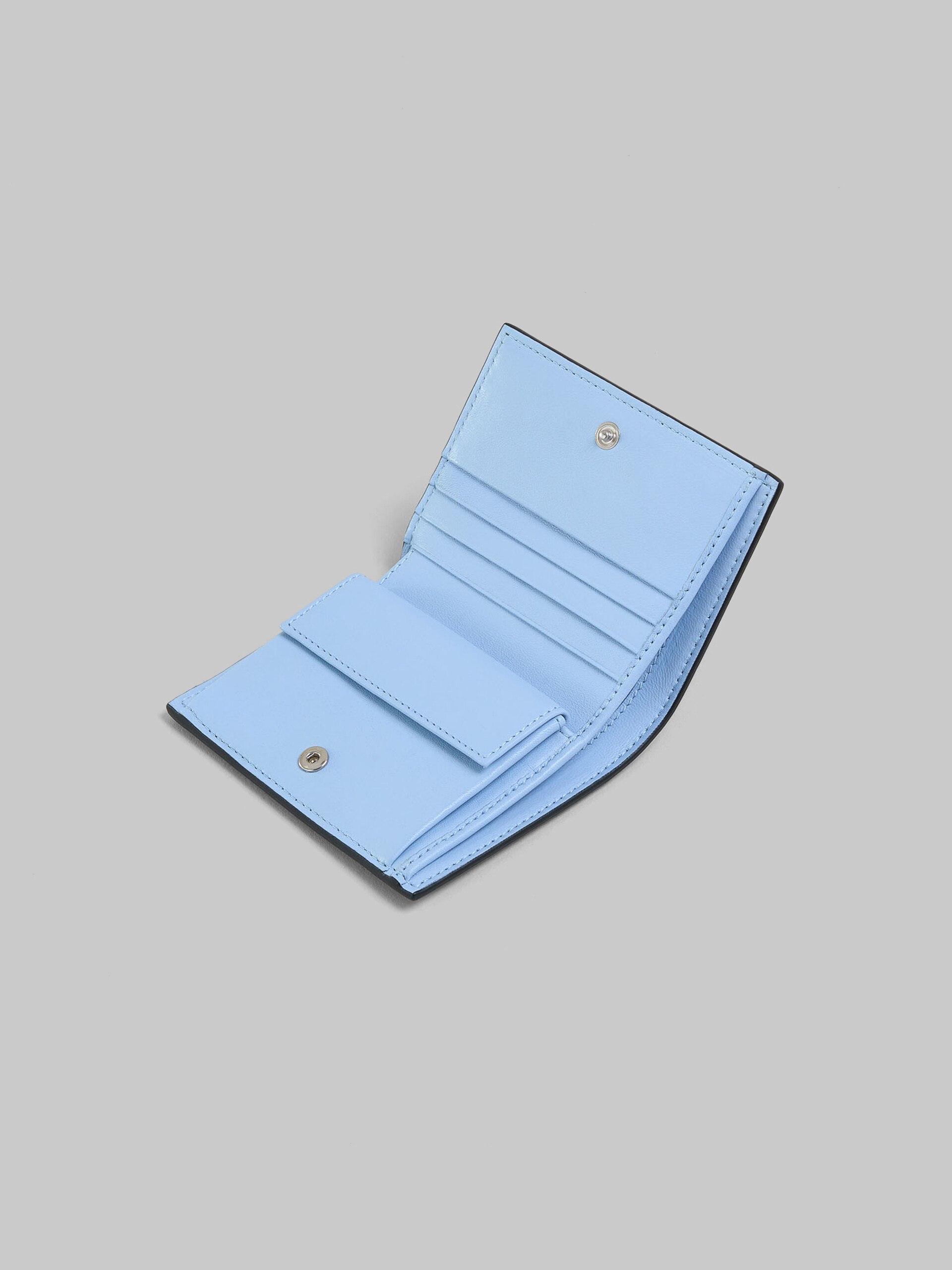 Blaue zweifache Faltbrieftasche aus Leder mit erhabenem Marni-Logo - Brieftaschen - Image 4