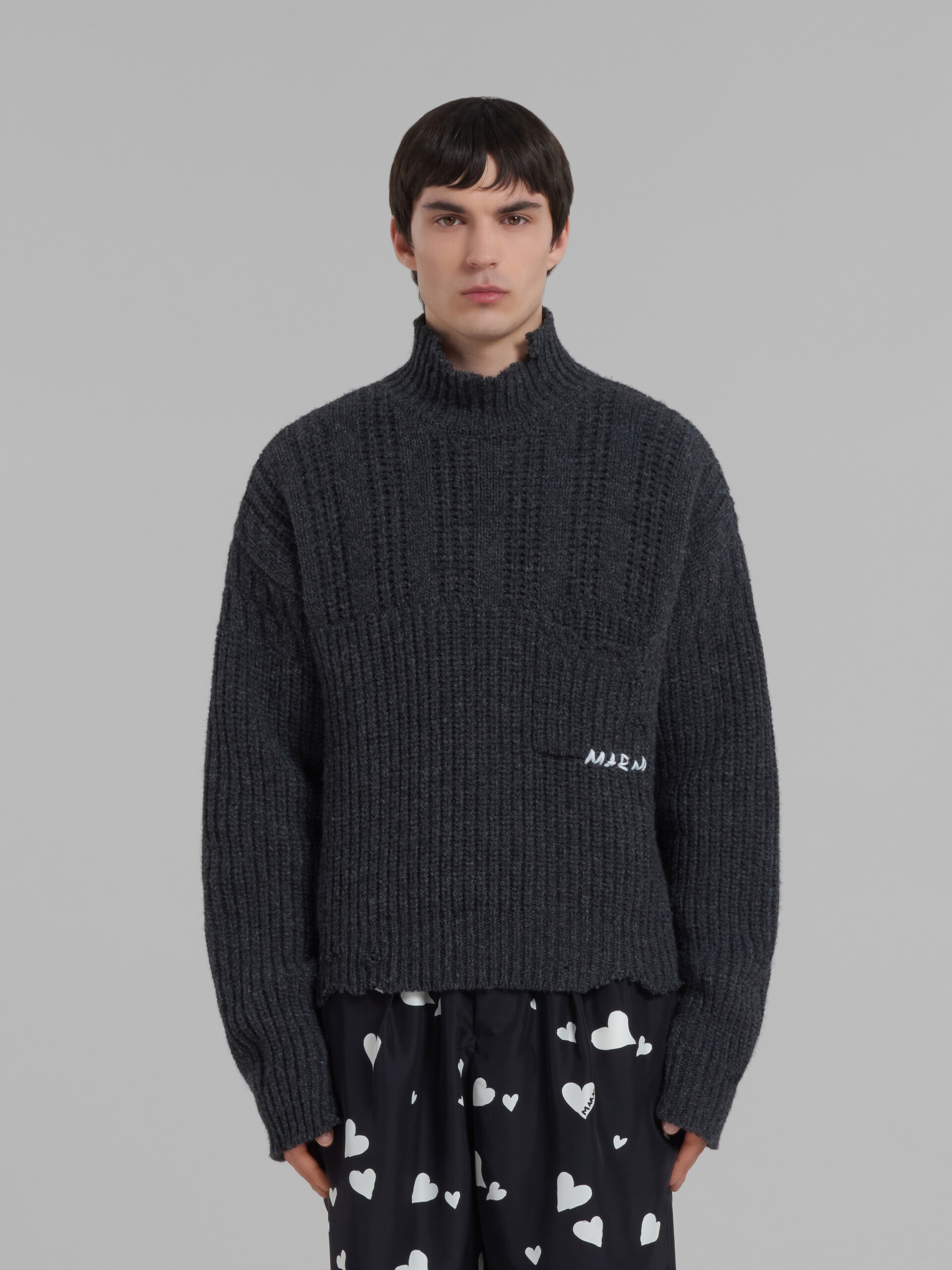 Maglione in lana vergine grigia con fondo effetto rovinato - Pullover - Image 2