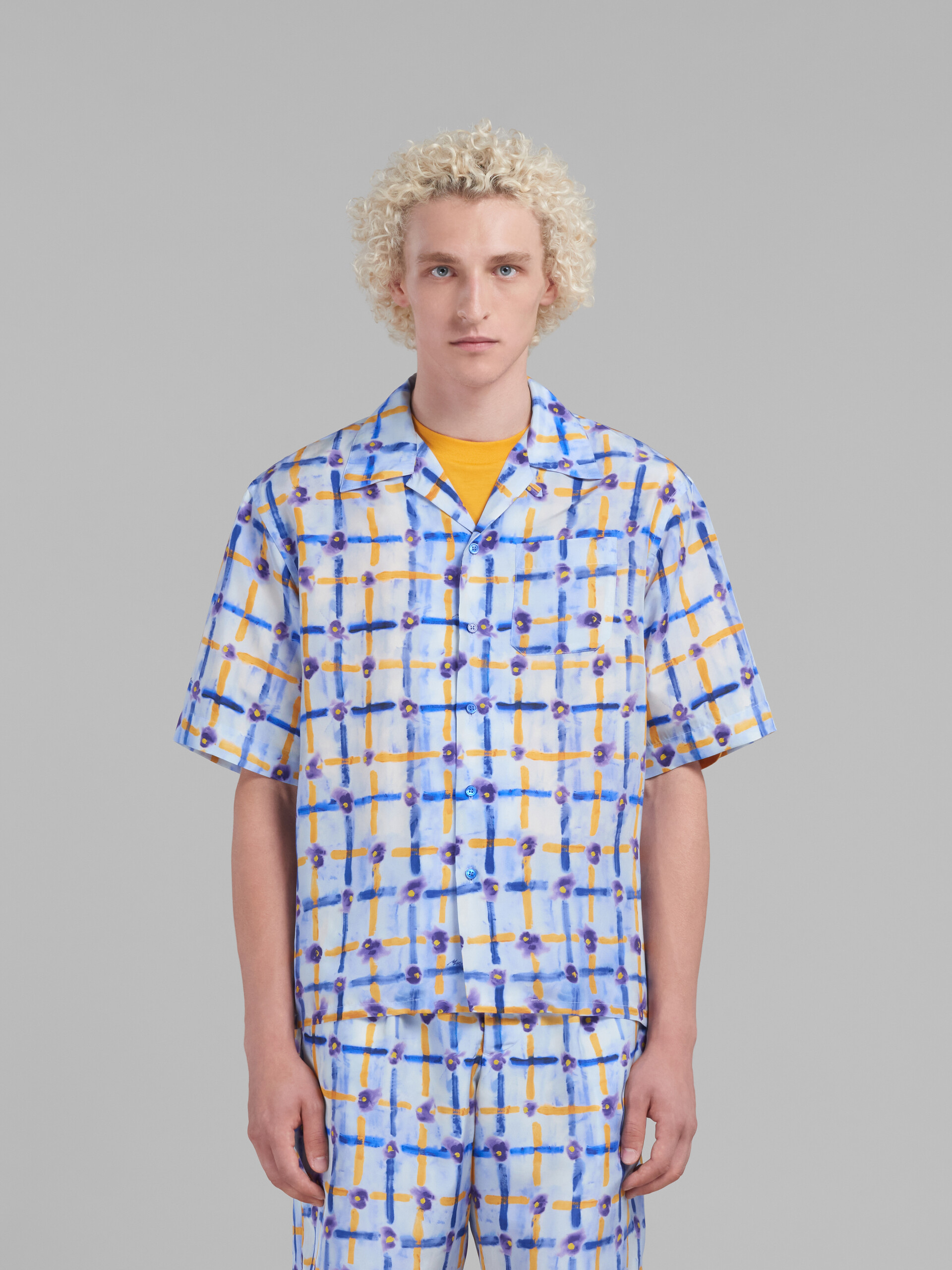 Hellblaues Bowlinghemd aus Habotai-Seide mit Saraband-Print - Hemden - Image 2
