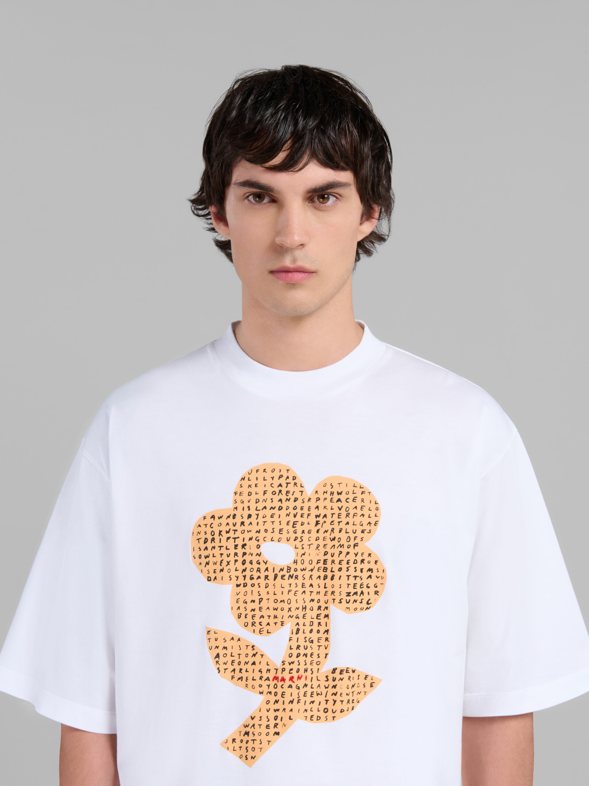 Camiseta blanca de algodón ecológico con estampado de flores Wordsearch - Camisetas - Image 4