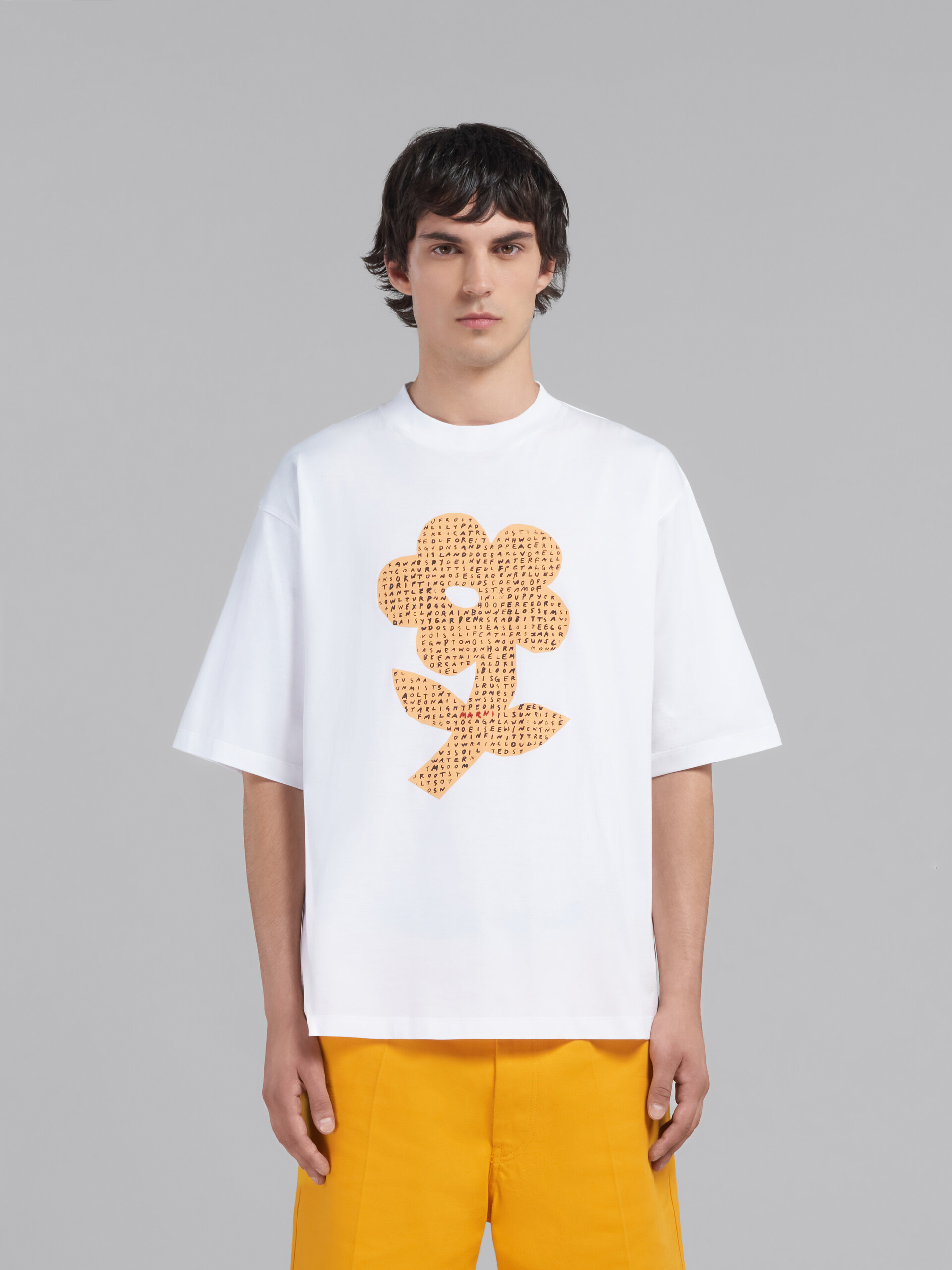 T-shirt en coton biologique blanc avec imprimé fleur et mots mêlés - T-shirts - Image 2